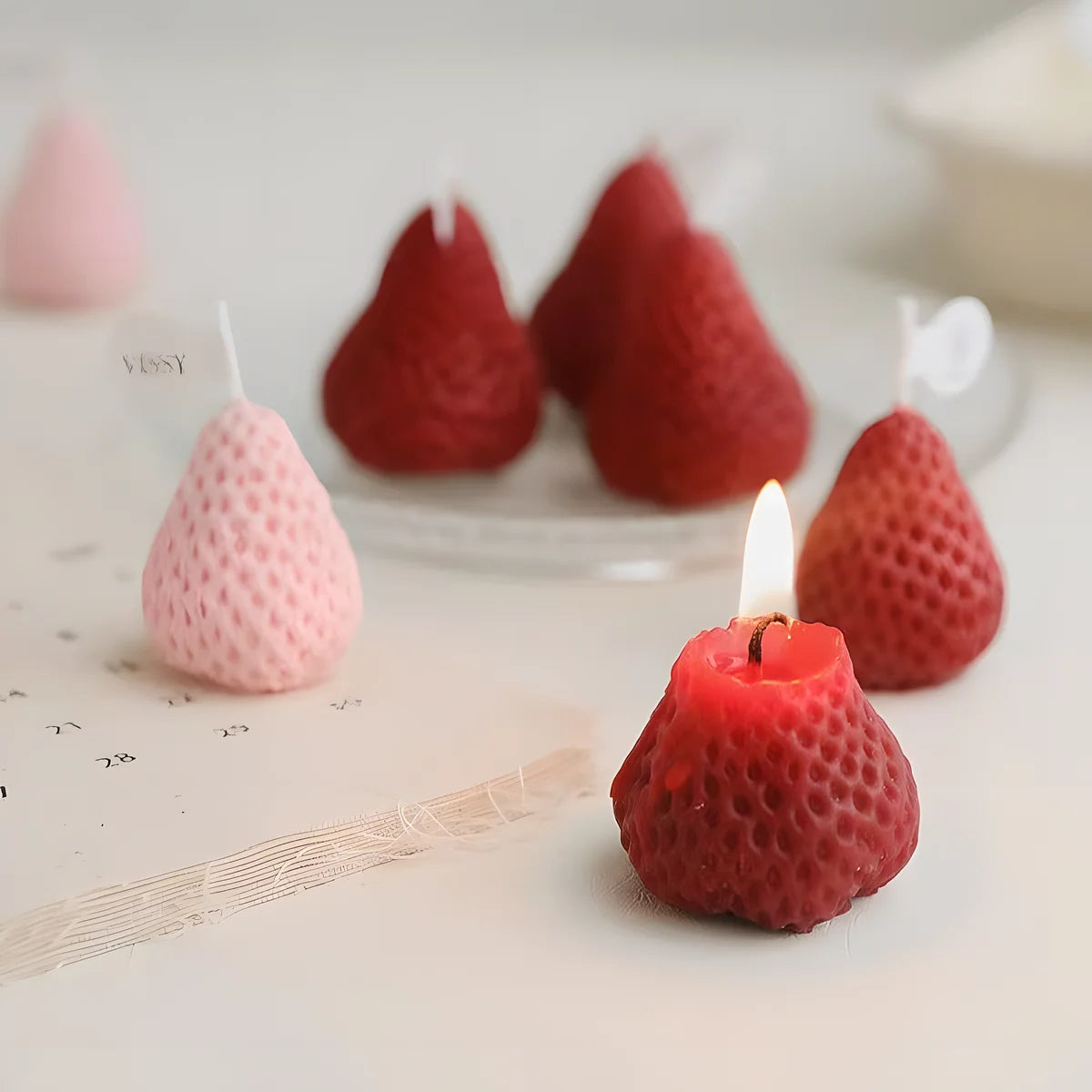 4pcs Strawberry-Shaped Miniature Fruit-Scented Candles